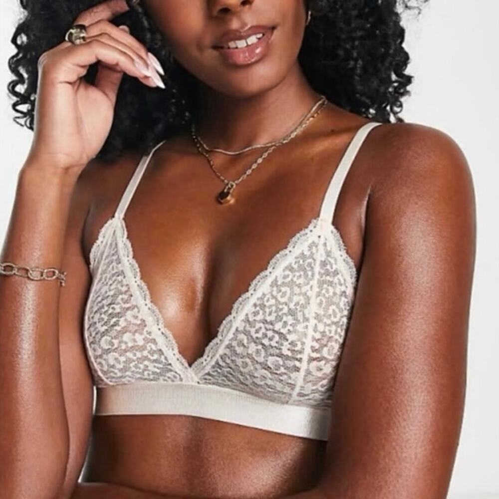Victoria’s Secret Lace Bralette Cream Floral Racerback Wireless Size S